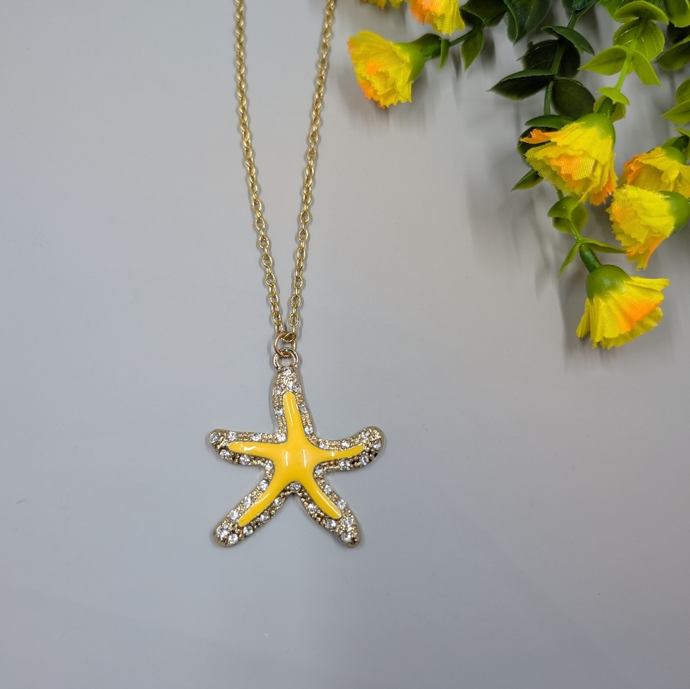 Cute Vintage Y2K Star Fish Design Crystal Accented Necklace